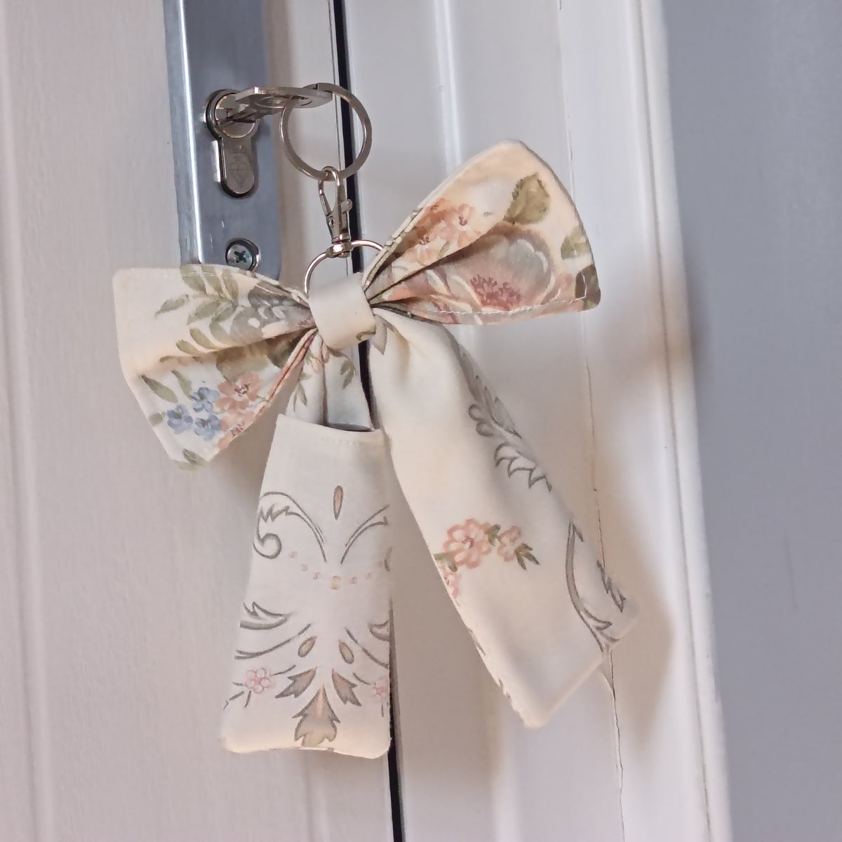 Handmade Bow Keychain - Beige Floral Print - Arlene Stitch